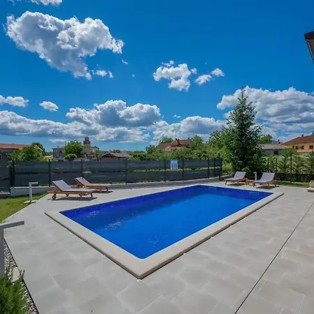 Villa Luna, *