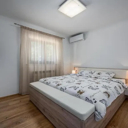Luna, Villa Tinjan
