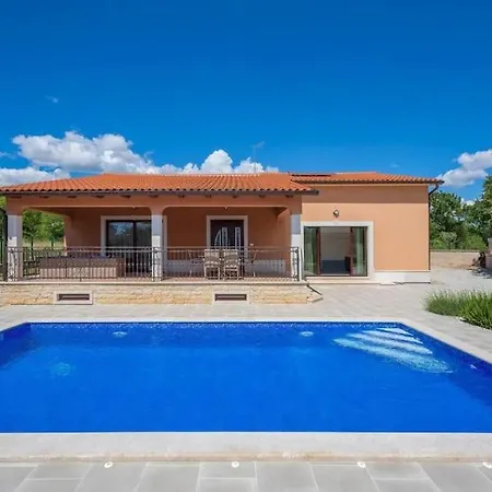 Villa Luna, *